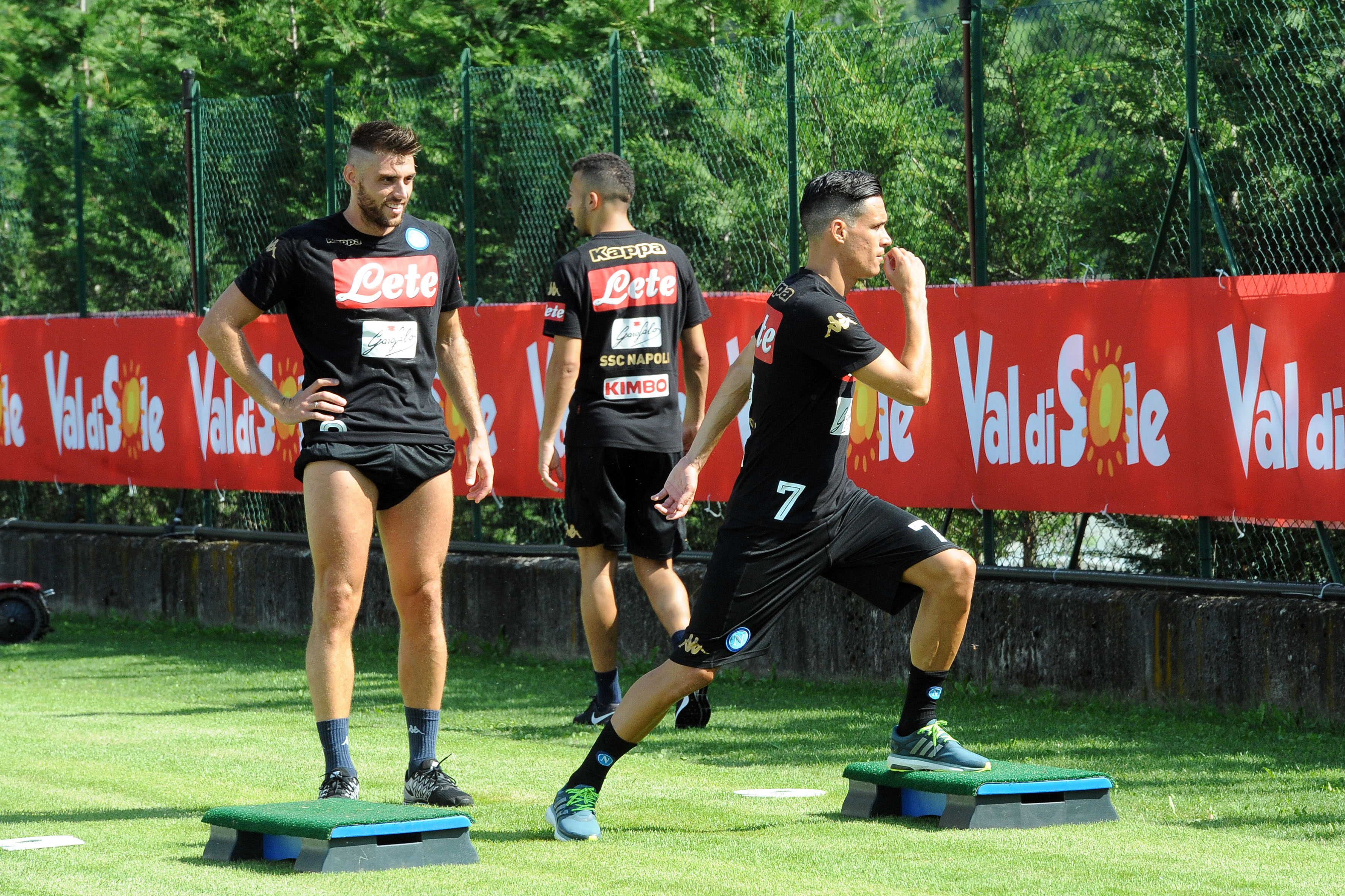 Esercizi atletici e lavoro tecnico-tattico differenziato nel secondo giorno a Dimaro-Folgarida (FOTO)