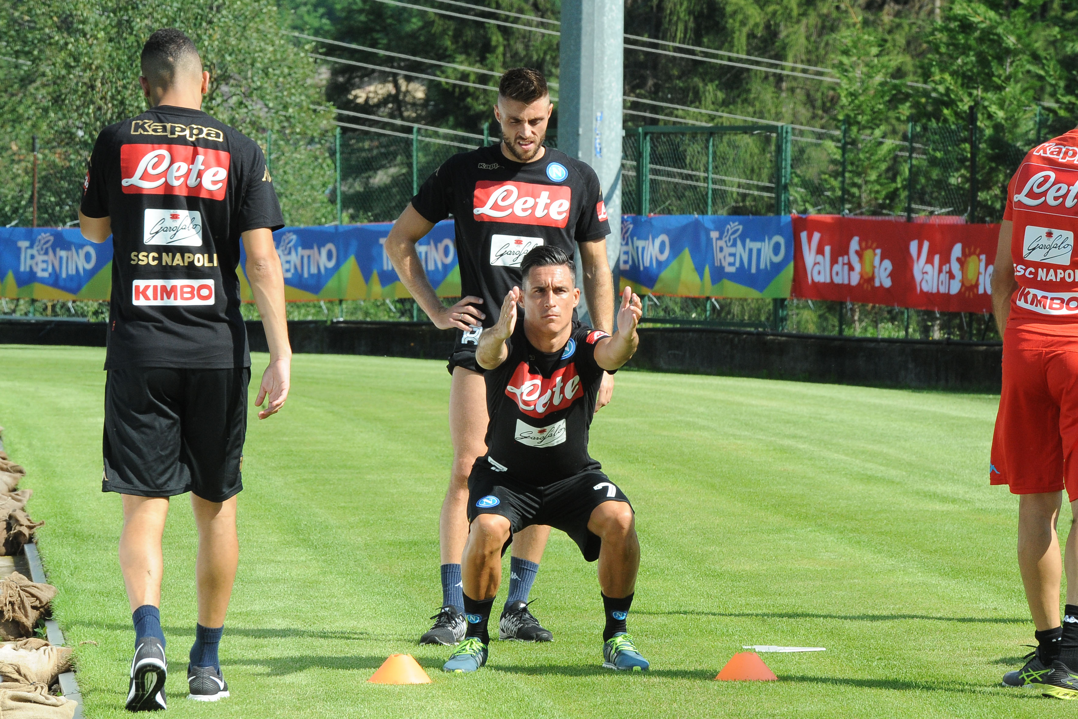 Esercizi atletici e lavoro tecnico-tattico differenziato nel secondo giorno a Dimaro-Folgarida (FOTO)