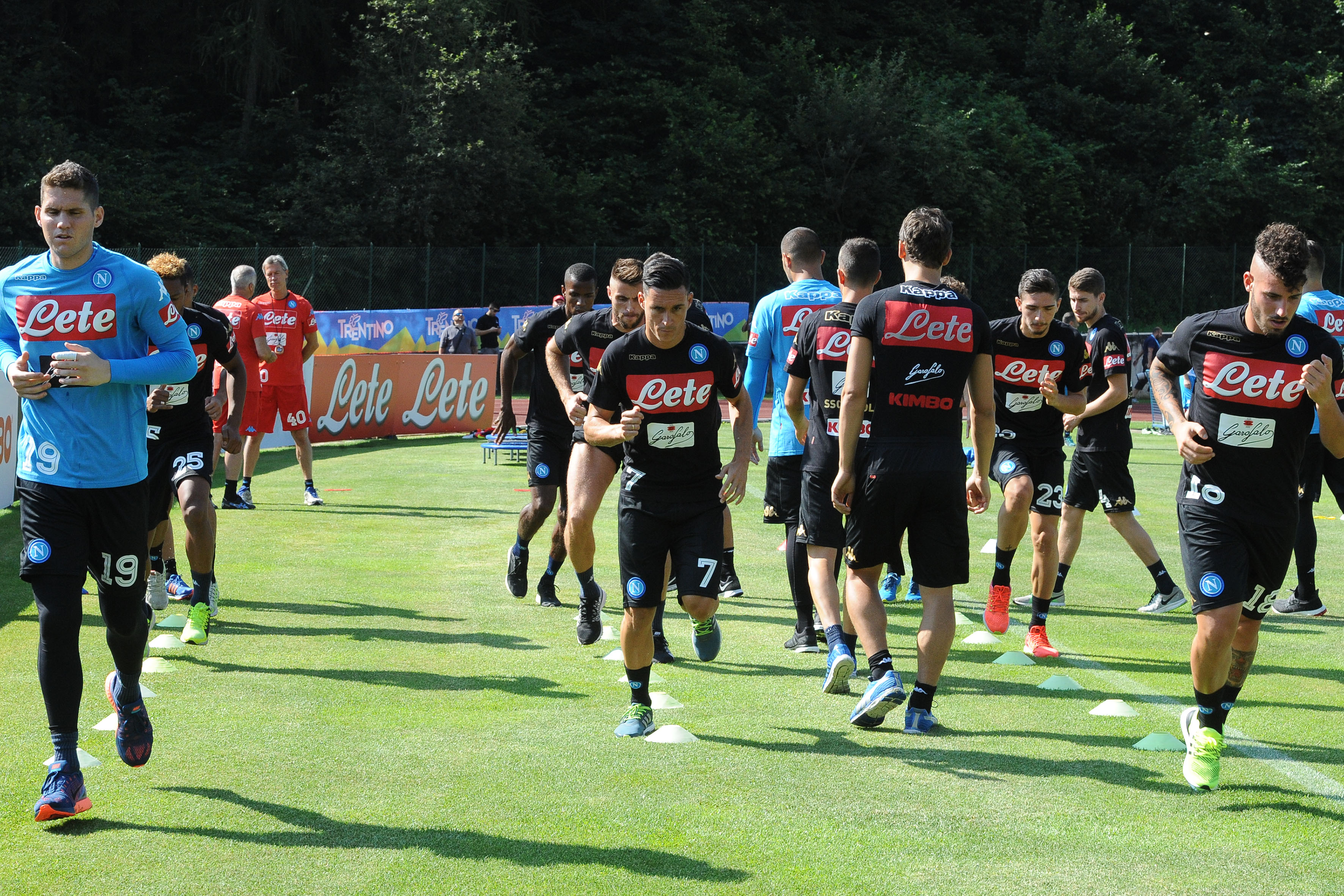 Esercizi atletici e lavoro tecnico-tattico differenziato nel secondo giorno a Dimaro-Folgarida (FOTO)