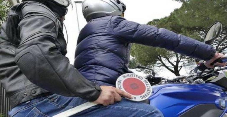 Il 28enne è stato arrestato dai Falchi della Squadra Mobile di Napoli che lo hanno bloccato subito dopo uno dei suoi colpi.