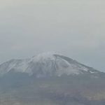 Napoli, la prima neve della stagione sul Vesuvio