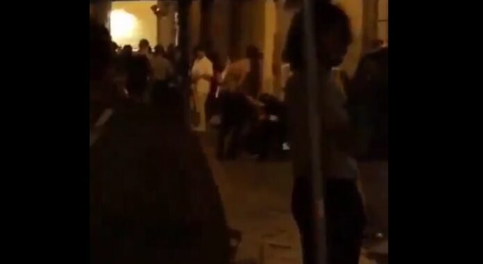 Baretti di San Pasquale, rissa a colpi di bottiglia - VIDEO