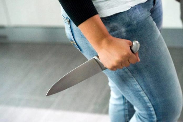 Nola, 12enne a scuola con un coltello da cucina: denunciato