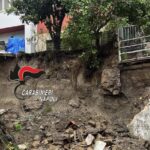 Maltempo a Napoli, crolla muro in Corso Vittorio Emanuele