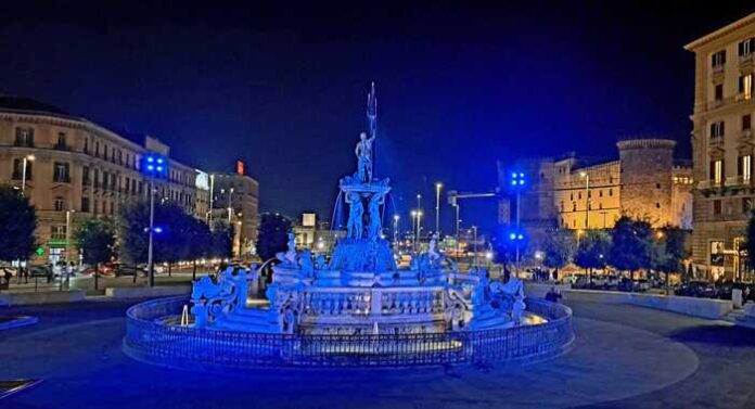 Napoli, in blu la Fontana del Nettuno per Giornata della sclerosi tuberosa