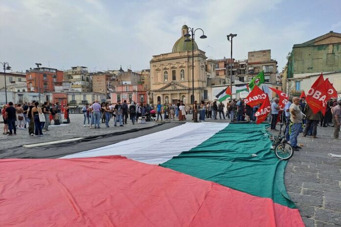 "Non c'è pace sotto occupazione", in tremila in corteo a Napoli per la Palestina