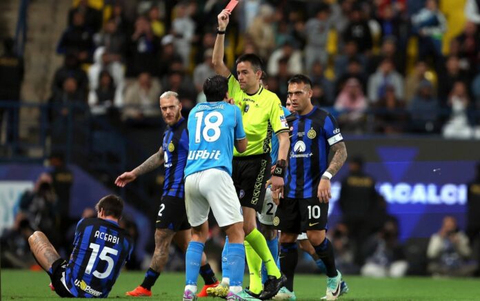 Supercoppa, Napoli-Inter 0-1: Lautaro e l'arbitro colorano la coppa di nerazzurro