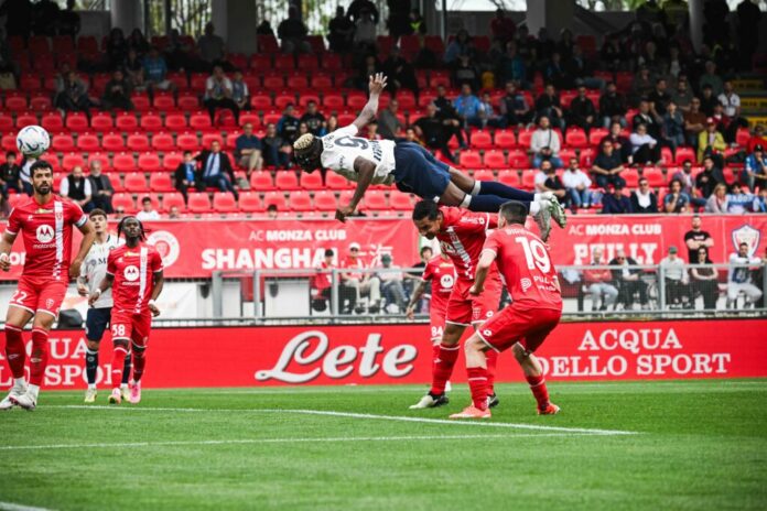 Gol e spettacolo, il Napoli ribalta il Monza e torna a sperare nell'Europaq