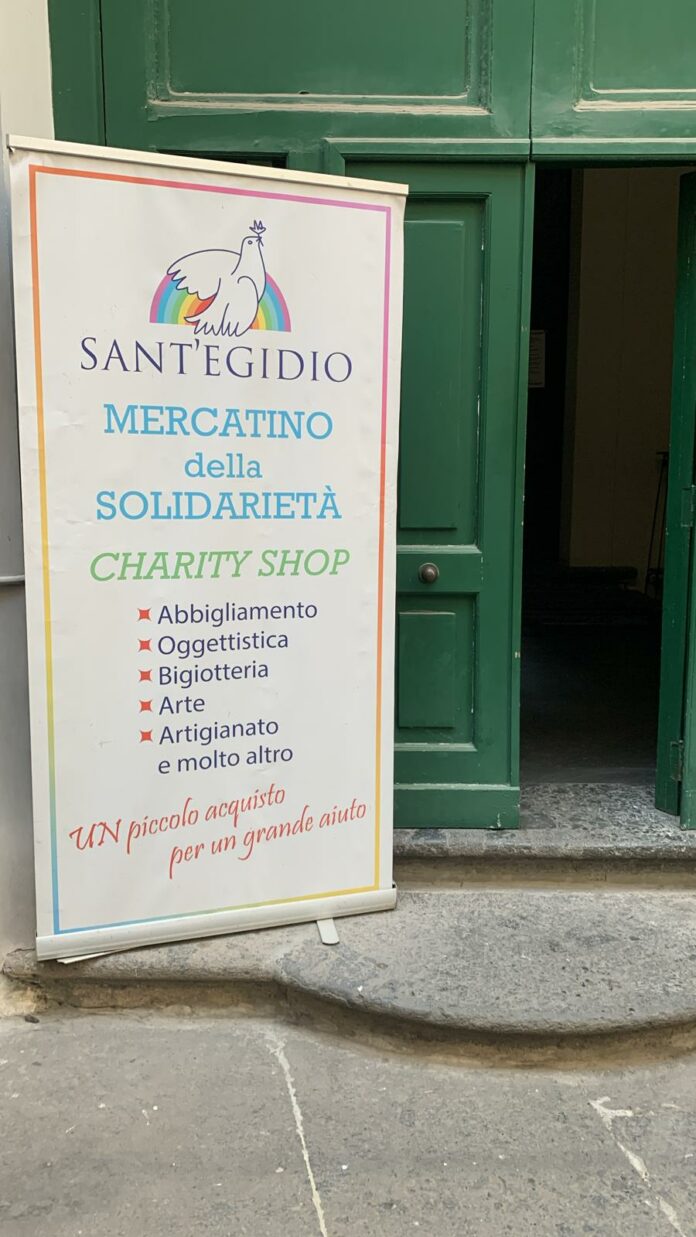 Il Mercatino della Solidarietà a Spaccanapoli: acquistare per aiutare