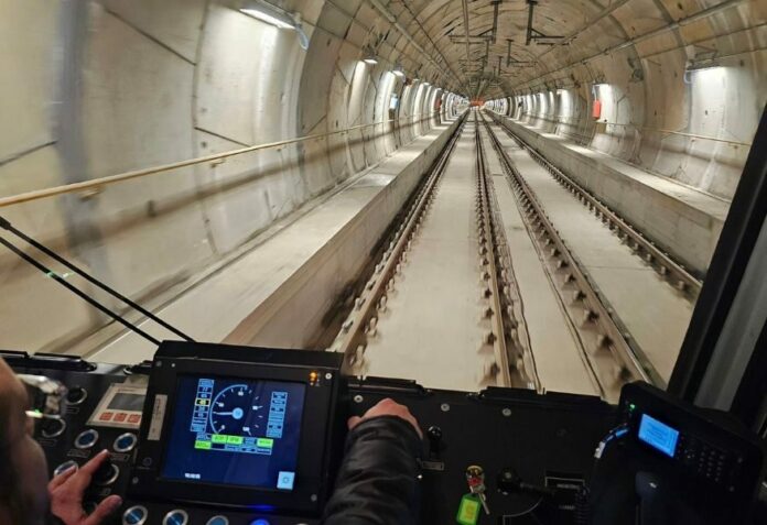 Napoli, dopo 30 anni di attesa parte la Linea 6 della metro (per ora fino alle 15.30)