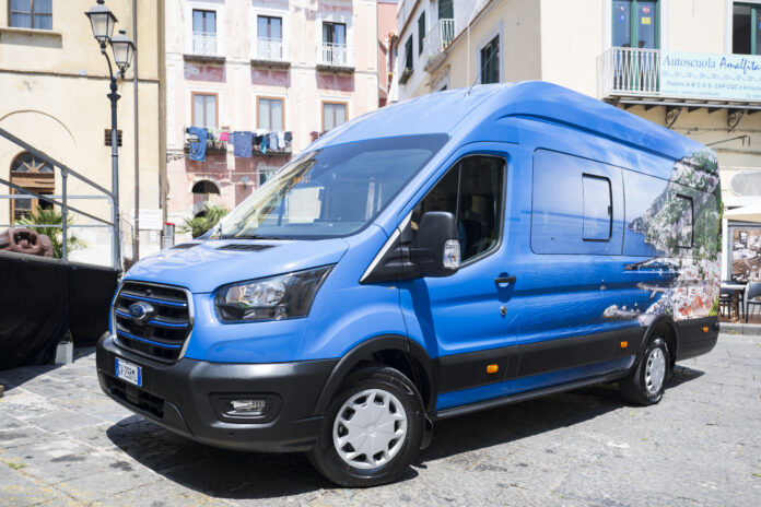 Amalfi si dota di un nuovo minibus elettrico per il trasporto pubblico interno