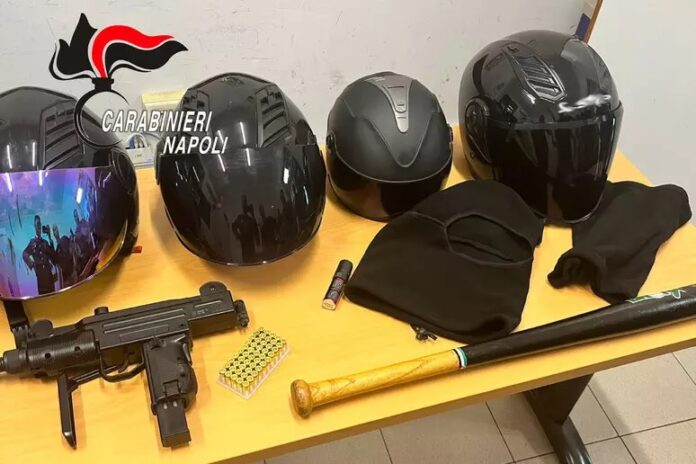 Fuorigrotta, controlli dei carabinieri: sequestrato un 'kit del rapinatore'