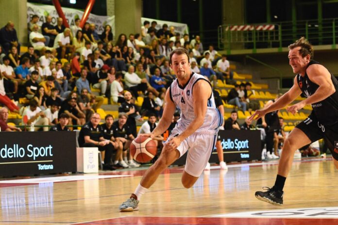 Il Napoli Basket batte Tortona e vince il Trofeo Lovari