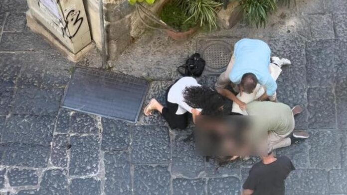 Morta la turista colpita alla testa da una statua ai Quartieri Spagnoli