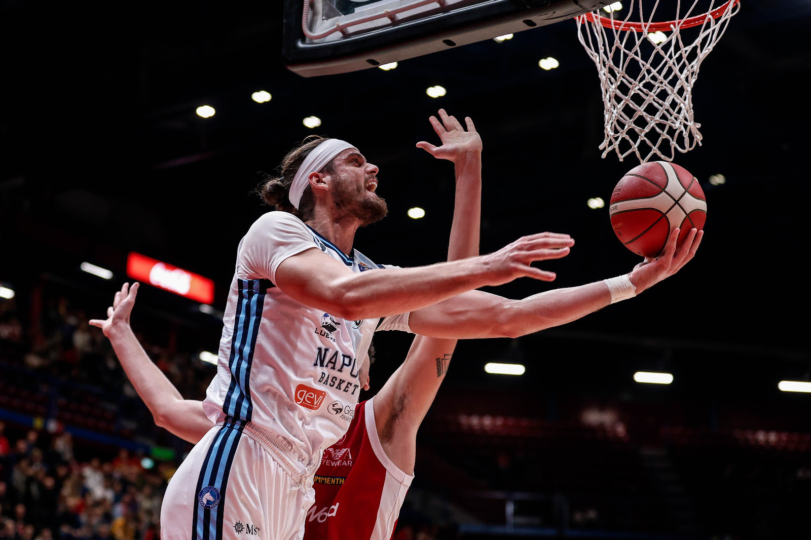 Olimpia Milano-Napoli Basket 89-82, partenopei lottano ma cedono ai campioni d'Italia