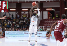 Napoli Basket lotta fino alla fine ma cede a Trapani con il punteggio finale di 95-85