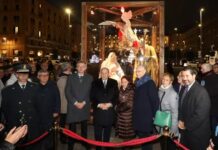 In piazza Municipio esposta La Natività napoletana