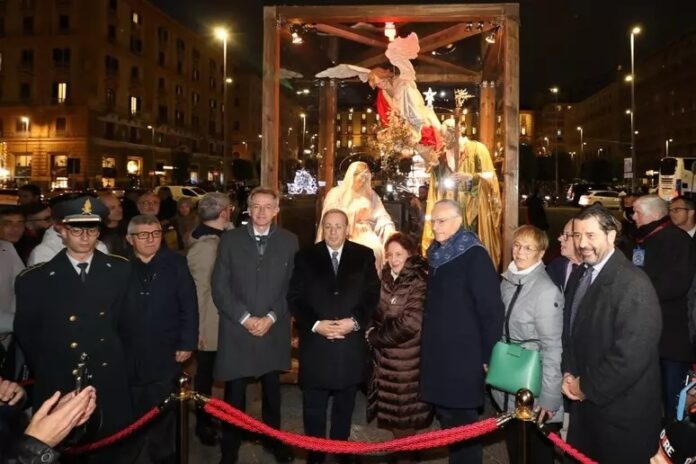 In piazza Municipio esposta La Natività napoletana