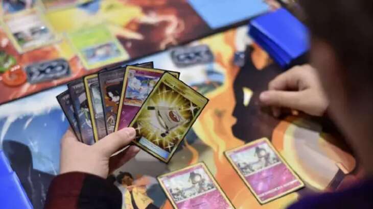 Non ha carte Pokemon, edicolante minacciata a Napoli con spranga