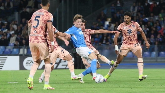 Napoli-Torino 2-0, fuga per la vittoria nel segno di McTominay