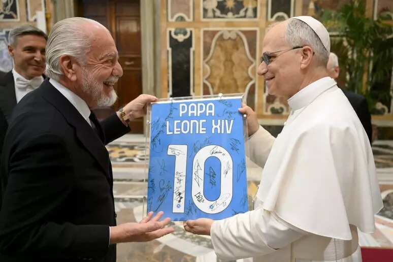 Il Napoli in udienza da Papa Leone XIV: "Congratulazioni per la vittoria"