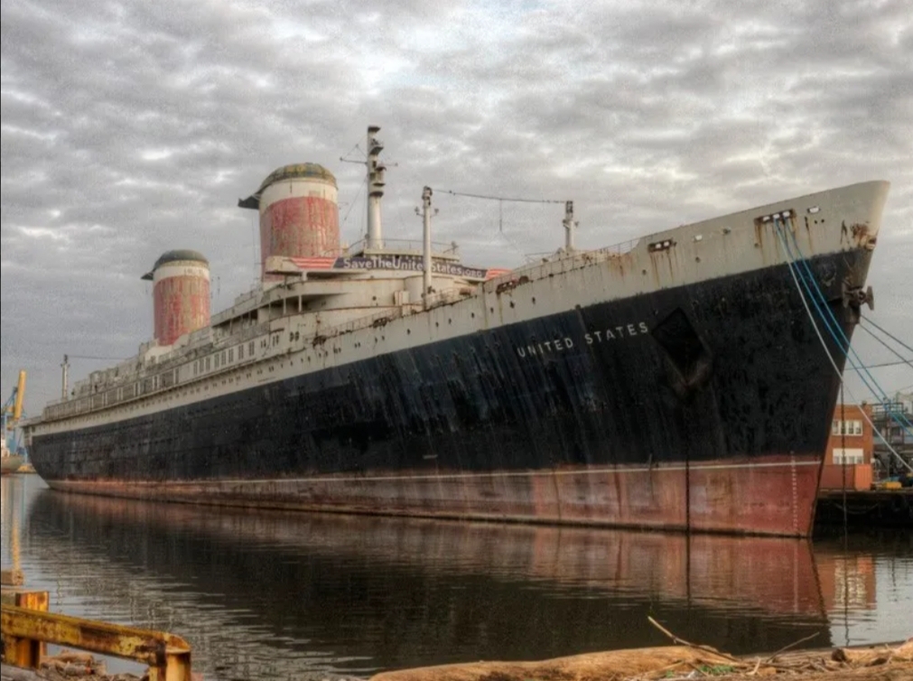 I sogni della SS Unites States in mare