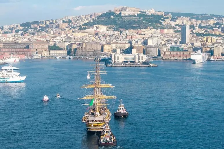 La nave scuola 'Vespucci' dopo tre anni torna nella sua città