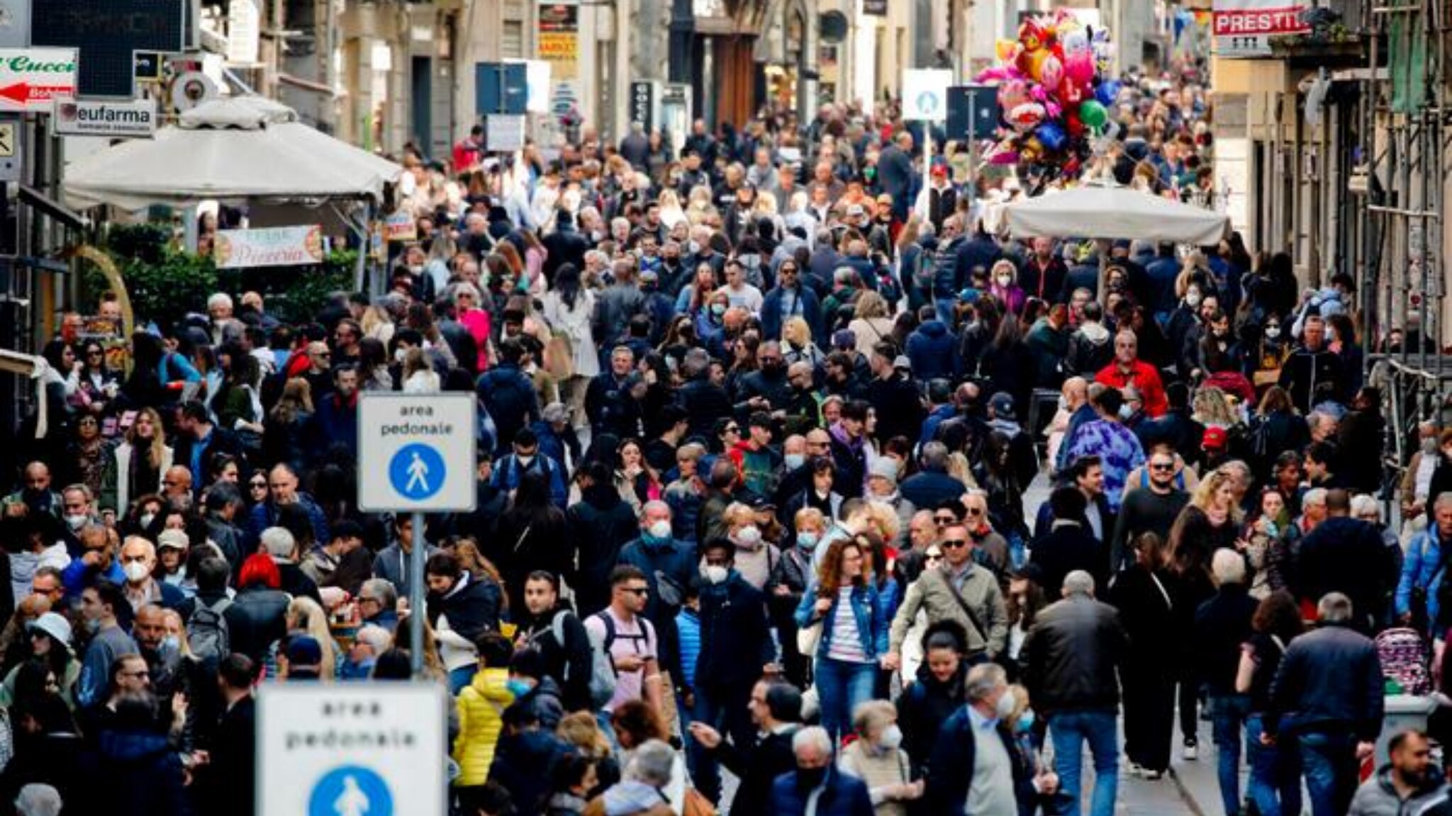 Overtourism nelle grandi città. Il sindaco di Napoli Manfredi: “Serve una legge ad hoc, non si può più aspettare”