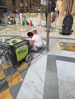 Intervento Asia e Napoli Servizi per messa in sicurezza e Pulizia Cantiere Galleria Umberto