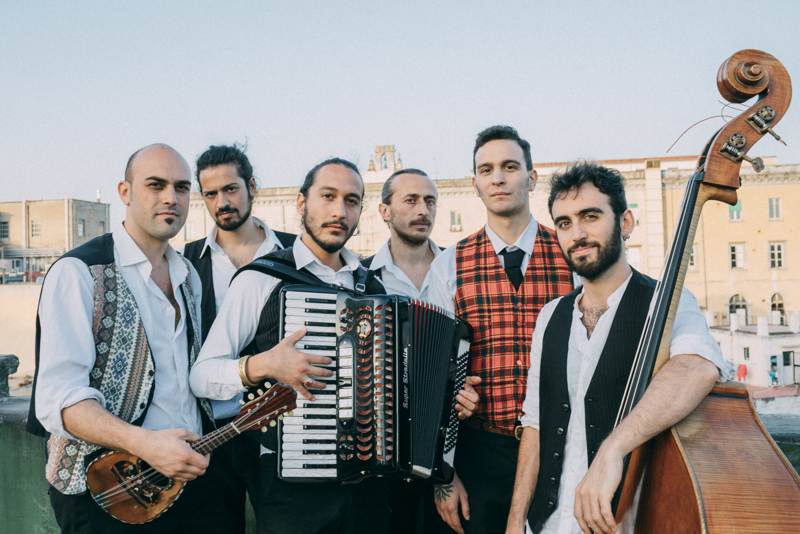 Ars Nova Napoli, ambasciatori della musica mediterranea: il Neapolis 2500 Tour approda in India